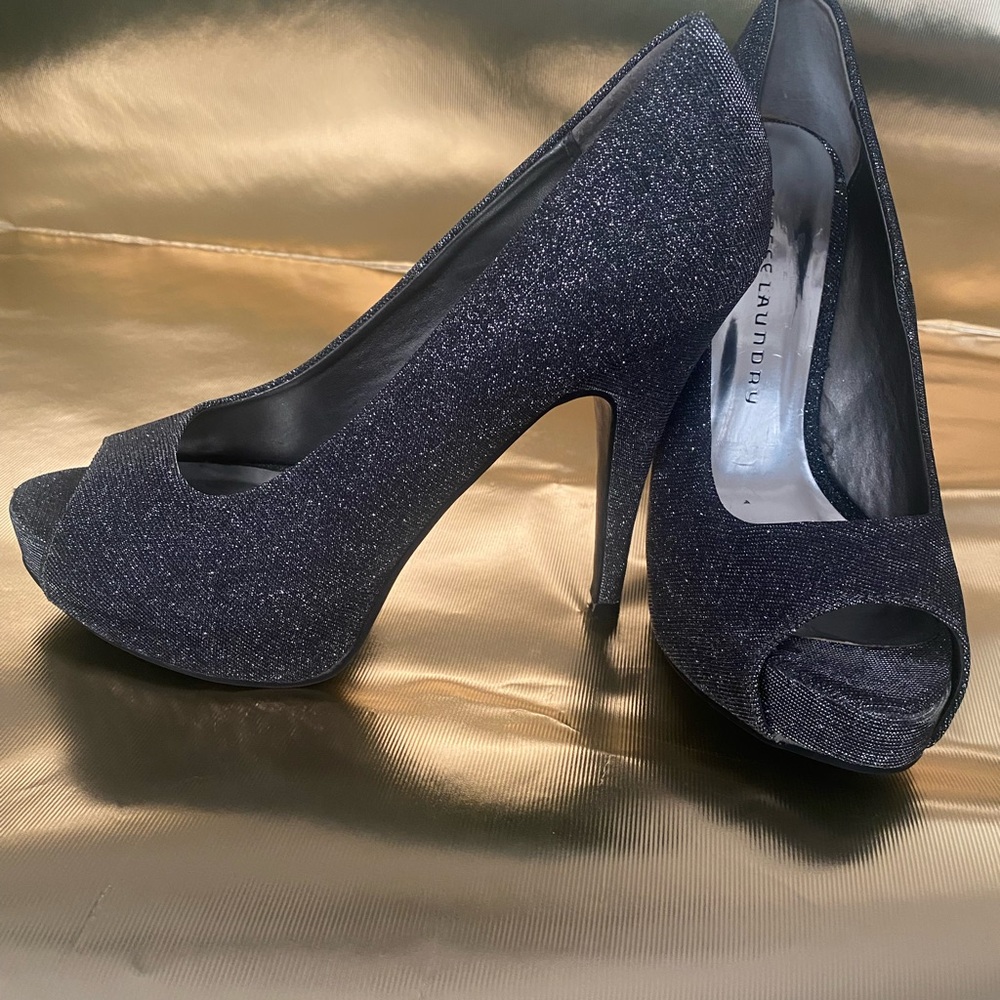 Silver sparkle peep toe pumps. Chinese Laundry size 8